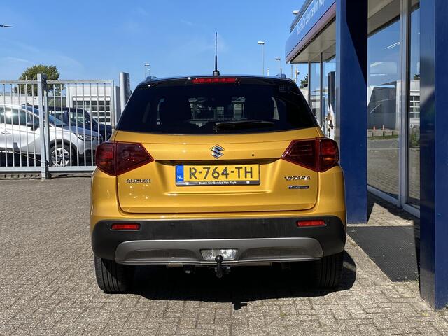 Suzuki VITARA 1.4 Boosterjet Comfort Smart Hybrid / NL-Auto / 9900 KM! / 1e-Eigenaar / Dealer-Onderhouden / Afneembare-Trekhaak / Half-Alcantara Half-Leder / Stoelverwarming / Adaptieve Cruise-Control / Apple-Carplay & Android-Auto / DAB Radio-Bluetooth / Navi / Climat