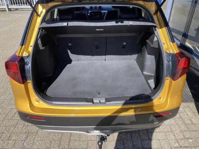 Suzuki VITARA 1.4 Boosterjet Comfort Smart Hybrid / NL-Auto / 9900 KM! / 1e-Eigenaar / Dealer-Onderhouden / Afneembare-Trekhaak / Half-Alcantara Half-Leder / Stoelverwarming / Adaptieve Cruise-Control / Apple-Carplay & Android-Auto / DAB Radio-Bluetooth / Navi / Climat