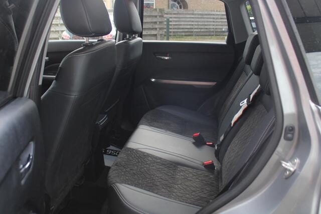 Suzuki VITARA 1.5 Hybrid Style Panoramadak, Parkeersensoren V en A, Stoelverwarming, Achteruitrijcamera