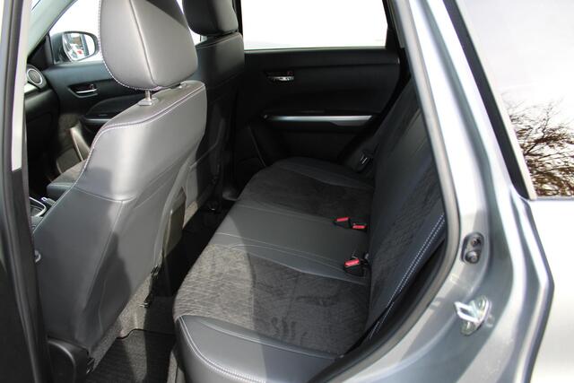 Suzuki VITARA 1.4 Boosterjet Style Smart Hybrid ,Panoramadak, Navi, Applecarplay/Androidauto, STIJL uitvoering!