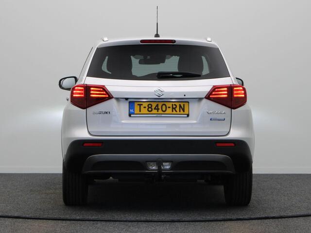 Suzuki VITARA 1.4 Boosterjet Style Smart Hybrid | Navigatie | Parkeersensoren voor en achter | Stoelverwarming | Trekhaak |