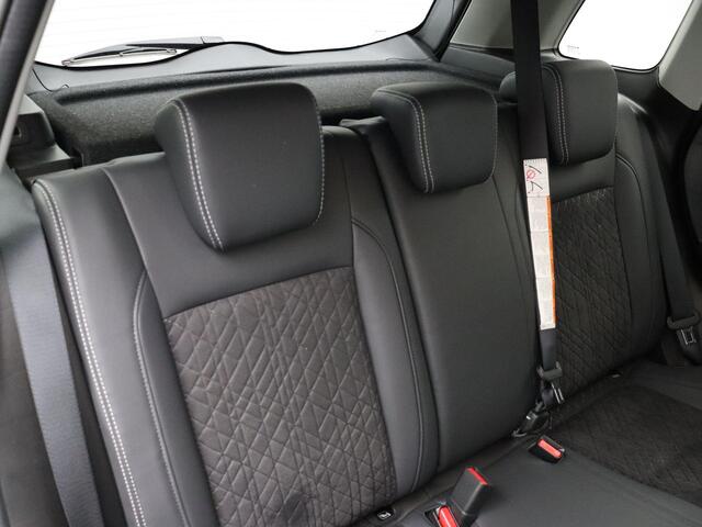 Suzuki VITARA 1.4 Boosterjet Style Smart Hybrid | Navigatie | Parkeersensoren voor en achter | Stoelverwarming | Trekhaak |