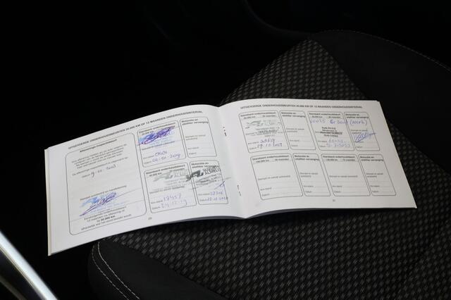 Suzuki VITARA 1.6 Exclusive - Trekhaak - AllSeason banden - Parkeercamera