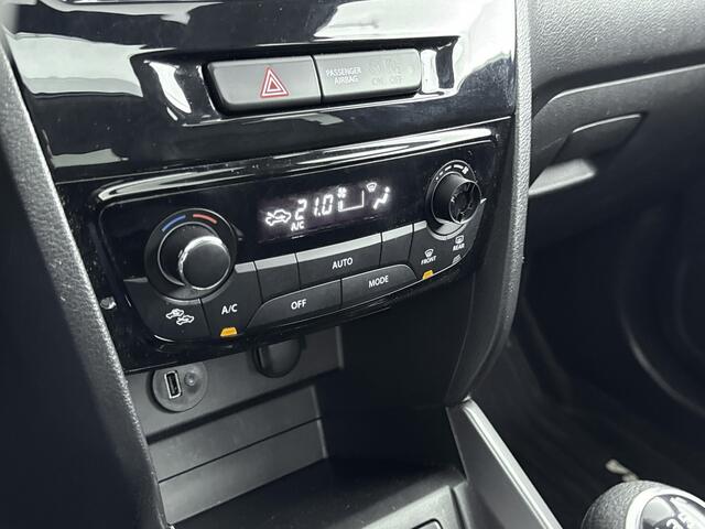 Suzuki VITARA 1.4 Boosterjet Style Smart Hybrid Panoramadak! | Metaallak | Stoelverwarming | Parkeersensoren | LM-Velgen | Donker Getinte Achterruiten |