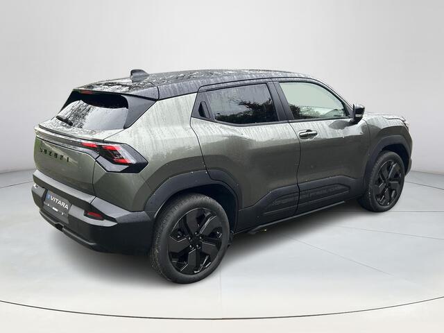 Suzuki VITARA e Style 61 kWh **NIEUWE BI-TONE KLEUR LAND BREEZE/ BLUISH BLACK/ PANORAMA/ NIEUWE AUTO**