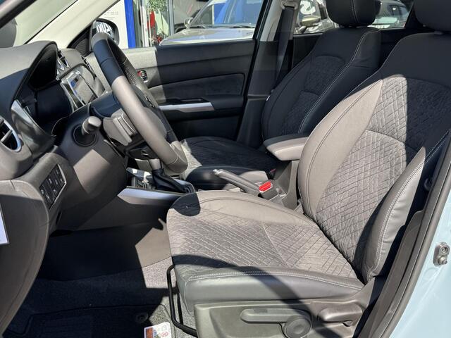 Suzuki VITARA 1.4 Boosterjet Style Hybrid Automaat Betreft een Demo. Direct leverbaar info: M.Safari 0492588976