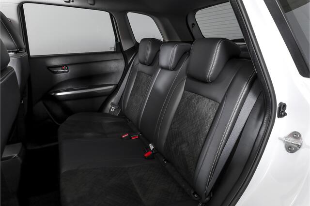 Suzuki VITARA 1.4 Boosterjet Stijl 140 PK - Automaat Org. NL | S/K-Panodak | Adapt. Cruise | Stoelverw. | PDC | Camera | NAV + App. Connect | ECC | LM 17" |