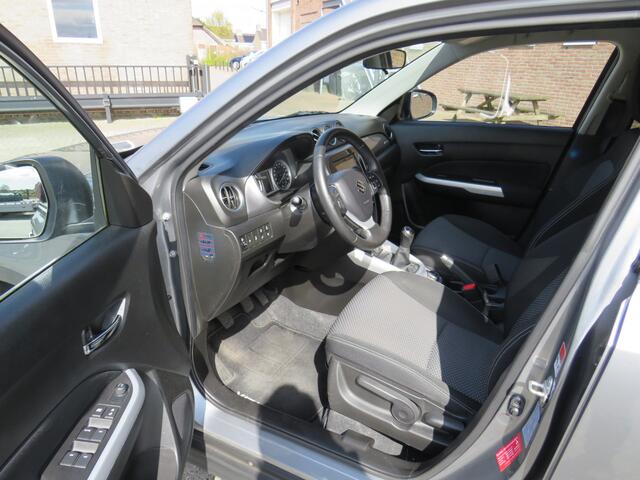 Suzuki VITARA 1.6 Exclusive Allgrip * Rijklaarprijs incl. garantie * Trekhaak * Navigatie * Camera * 4x4 * Lichtmetalen velgen *