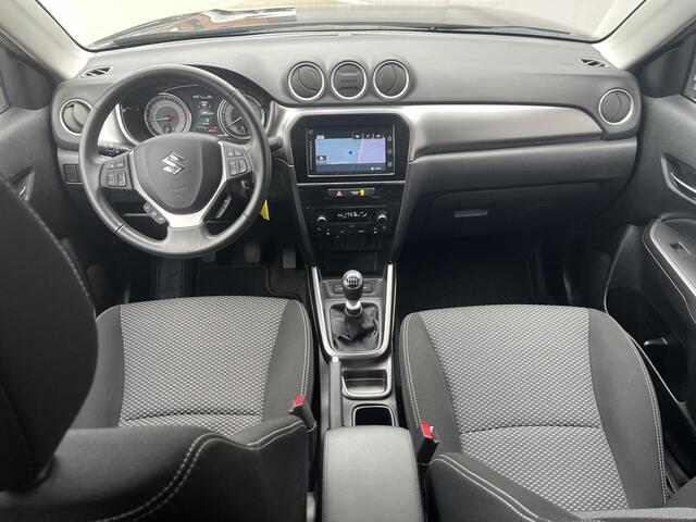 Suzuki VITARA 1.4 Boosterjet Style Smart Hybrid / Navigatie / Voorstoelen verwarmd / Trekhaak (1200 KG) / Achteruitrij camera / Cruise control adaptief