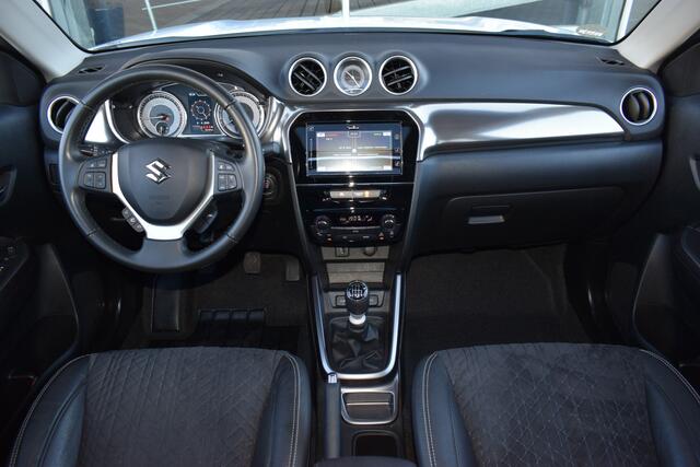 Suzuki VITARA 1.4 Boosterjet Style Smart Hybrid | Trekhaak | Camera | Sensoren | Stoelverwarming | Tot 10Jr. Suzuki-Garantie