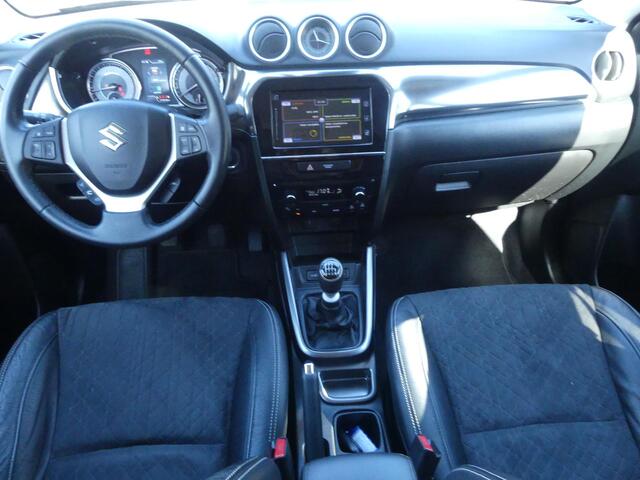 Suzuki VITARA 1.4 Boosterjet Style Smart Hybrid TREKHAAK, 1ste eigenaar, Vol. Dealer o.h. 18 LM zwarte velgen