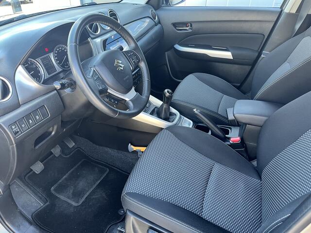 Suzuki VITARA 1.6 Exclusive Bi-Tone NL Auto Trekhaak Navi Stoel Verwarming 1200KG Treklast