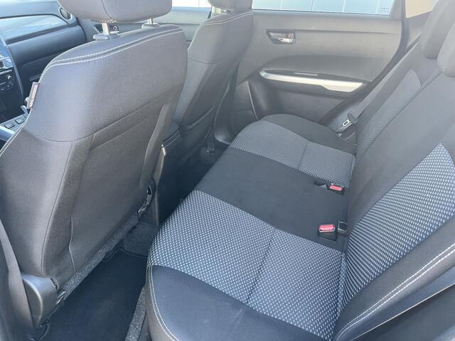 Suzuki VITARA 1.6 Exclusive Bi-Tone NL Auto Trekhaak Navi Stoel Verwarming 1200KG Treklast