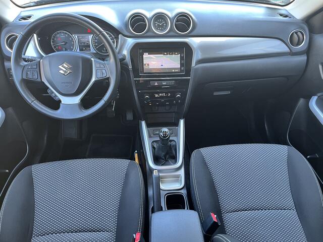 Suzuki VITARA 1.6 Exclusive Bi-Tone NL Auto Trekhaak Navi Stoel Verwarming 1200KG Treklast
