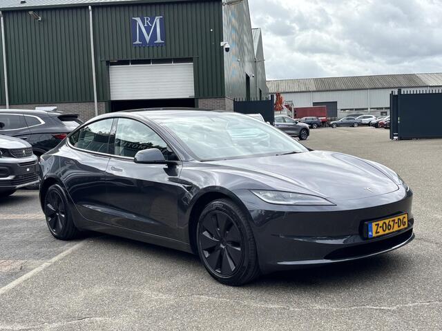 Tesla Model 3 RWD 60 kWh VAN: 38.900,- VOOR: 36.440,- UW HERFSTVOORDEEL: 2.460,- | ORIG. NL | 1E EIGENAAR | VOLLEDIGE TESLA GARANTIE T/M 03-2028/80.000KM | AANDRIJFLIJN EN ACCU T/M 03-2032 OF 160.000KM