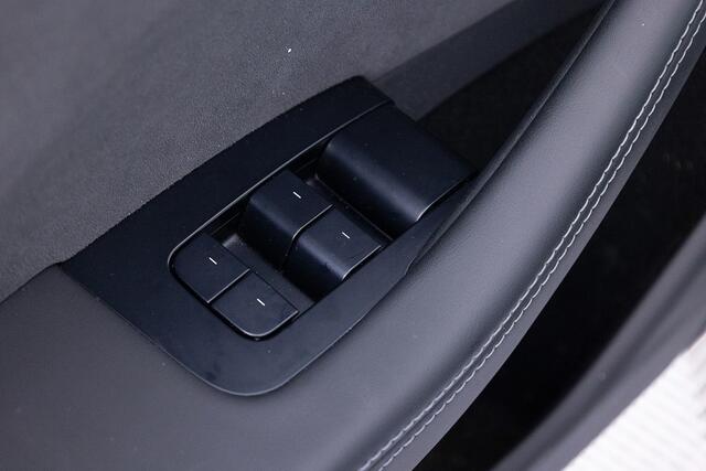 Tesla Model 3 Long Range AWD 78 kWh | Trekhaak | PANORAMADAK