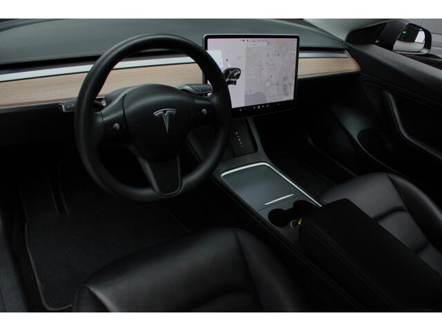Tesla Model 3 Standard Plus ACC Autopilot Stuurverwarm. PDC Leer Navi Panoramadak 360° Elektr. achterklep Stoelverwarming voor & achter Climate voor & achter LM velgen BTW auto! Nieuw!