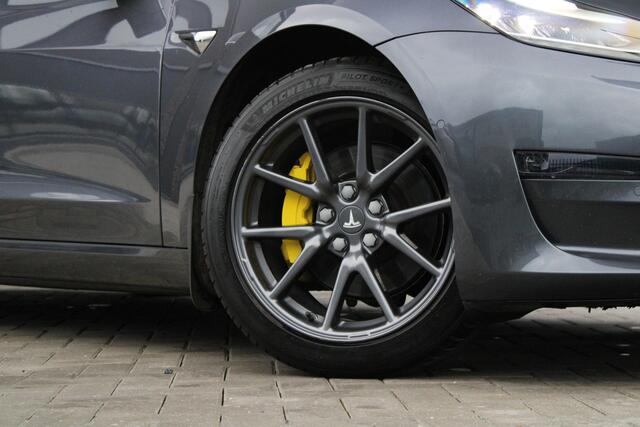 Tesla Model 3 Long Range AWD 75 kWh - Full Self Driving - Autopilot - Winterbanden + LM velgen - Trekhaak - Pano - Keyless - Leder - Rijklaar