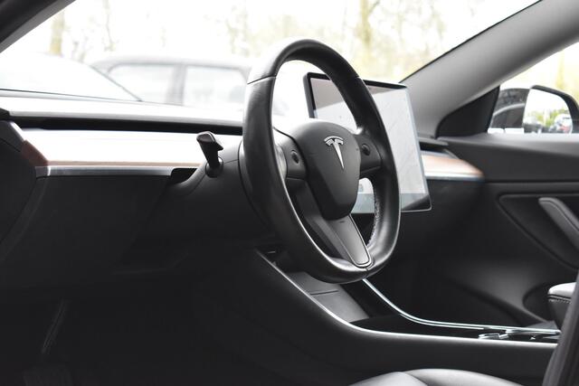 Tesla Model 3 Long Range AWD 75 kWh Tesla Model 3 Long Range Autopilot Pano 19"inch AWD