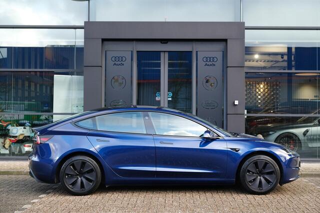 Tesla Model 3 283pk MJ2024 Nieuw model RWD 60 kWh Autopilot Zwart leder Stoelverwarming Camera NLauto 1e eigenaar