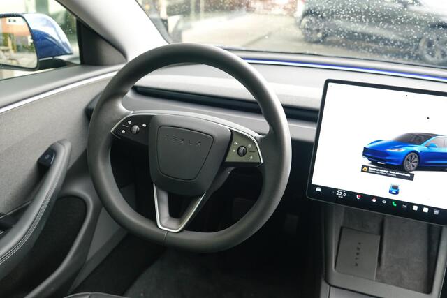 Tesla Model 3 283pk MJ2024 Nieuw model RWD 60 kWh Autopilot Zwart leder Stoelverwarming Camera NLauto 1e eigenaar