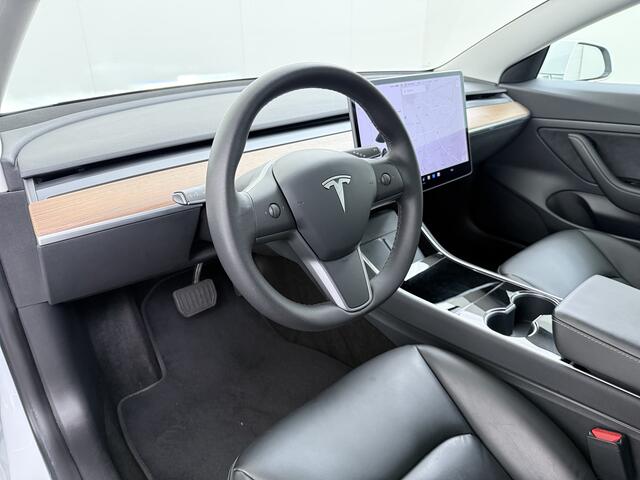 Tesla Model 3 SR+ 325PK Trekhaak Lmv 18" AutoPilot FSD Leder Pano-dak Adaptive-Cruise Camera's Elektr.-Stuur+Stoelen+Spiegels+Geheugen+Easy-Entry+Verwarmde stoelen Park assistent Pdc WIFI Lane-Assist Speed-Assist SOH 92% Navi LED Comfortstoelen ACC DAB Voorverwarmen in