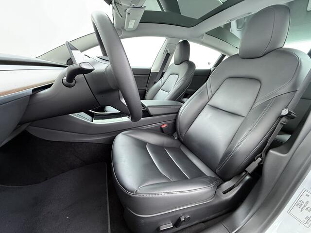 Tesla Model 3 SR+ 325PK Trekhaak Lmv 18" AutoPilot FSD Leder Pano-dak Adaptive-Cruise Camera's Elektr.-Stuur+Stoelen+Spiegels+Geheugen+Easy-Entry+Verwarmde stoelen Park assistent Pdc WIFI Lane-Assist Speed-Assist SOH 92% Navi LED Comfortstoelen ACC DAB Voorverwarmen in