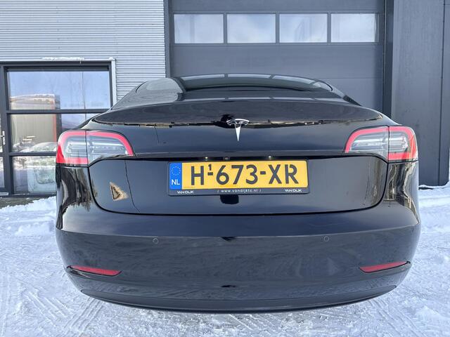 Tesla Model 3 Standard RWD Plus 60 kWh ?SOH 89.4% ?Full Self Driving 3 ?Autopilot ?Panoramadak ?Vol Leder ?360º Camera ?Stoelverwarming ?Trekhaak ?Origineel NL