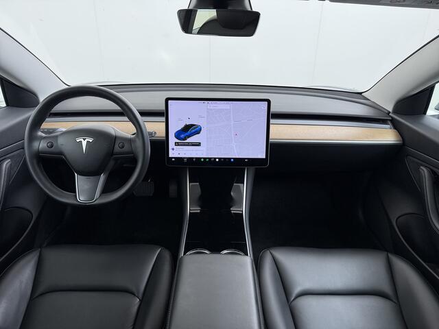 Tesla Model 3 RWD Plus 325PK SOH 93% Lmv 18" AutoPilot FSD-3 Leder Pano-dak Adaptive-Cruise Camera's Elektr.-Stuur+Stoelen+Spiegels+Geheugen+Easy-Entry+Verwarmde stoelen Park assistent Pdc WIFI Lane-Assist Speed-Assist Navi LED Comfortstoelen ACC DAB Voorverwarmen inte