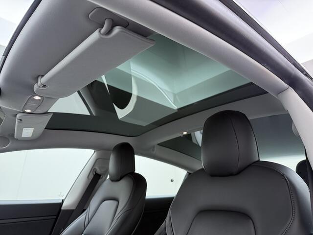 Tesla Model 3 RWD Plus 325PK SOH 93% Lmv 18" AutoPilot FSD-3 Leder Pano-dak Adaptive-Cruise Camera's Elektr.-Stuur+Stoelen+Spiegels+Geheugen+Easy-Entry+Verwarmde stoelen Park assistent Pdc WIFI Lane-Assist Speed-Assist Navi LED Comfortstoelen ACC DAB Voorverwarmen inte