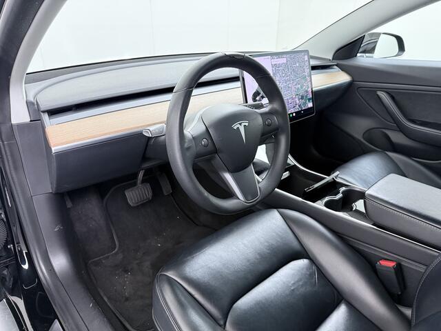 Tesla Model 3 RWD Plus 325PK Lmv 18" AutoPilot Leder Panoramadak Adaptive-Cruise Camera's Elektr.-Stuur+Stoelen+Spiegels+Geheugen+Easy-Entry+Verwarmde stoelen Park assistent Pdc WIFI Lane-Assist Speed-Assist Navi LED ACC DAB Voorverwarmen interieur via App Keyless One-