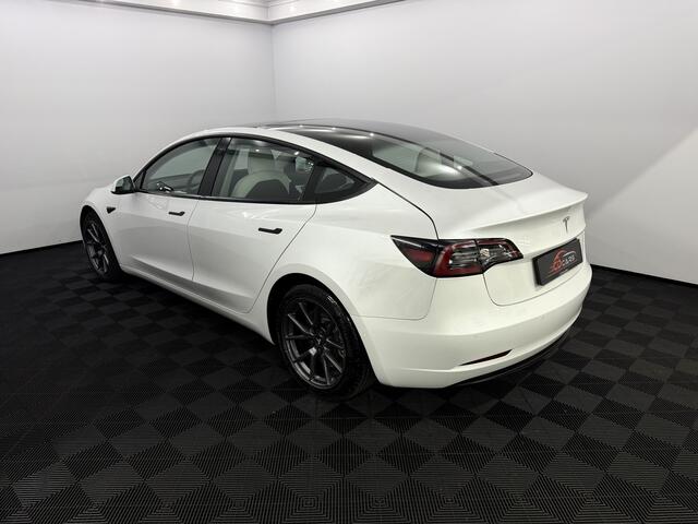 Tesla Model 3 Standard RWD Plus 60 kWh Autopilot, Panoramadak, 360 Camera, Wit leder, Elektrische achterklep, Dynamiek, Cruise control