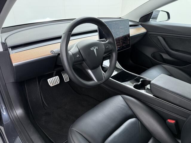 Tesla Model 3 Performance 513pk 0-100 3,4sec AWD Lmv 20" AutoPilot Rode Remklauwen Carbon Spoiler Panoramadak Adaptive Cruise Camera's Leer Pdc Wifi Ecc Elektr.-A-Klep+Stuur+Verst.Stoel+Geheugen Easy Entry Stoel+Bank-Verwarmd Keyless WiFi 75kWh 4WD 1e Eigenaar Origine