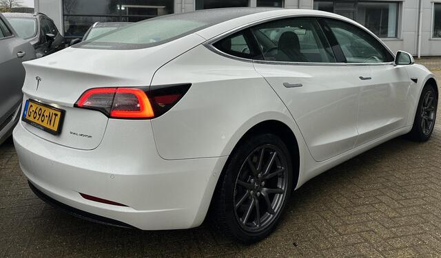 Tesla Model 3 Long Range AWD 75 kWh | Auto Pilot | LUXE | Nette Staat | 2e Eigenaar | NL AUTO |