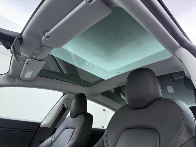 Tesla Model 3 Long Range AWD 75kWh Trekhaak AutoPilot Leeer Pano-dak Adaptive-Cruise Camera's Elektr.-Stuur+Stoelen+Spiegels+Geheugen+Easy-Entry+Verwarmde stoelen Park assistent Pdc WIFI Lane-Assist Navi LED DAB Voorverwarmen interieur Keyless One-Pedal-Drive 4WD SOH 8