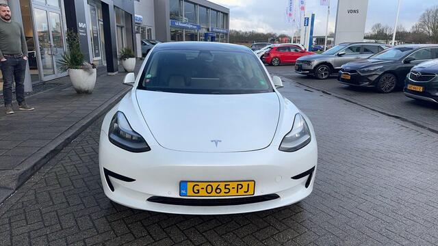 Tesla Model 3 Standard RWD Plus 60 kWh .