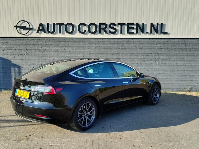 Tesla Model 3 SR+ 325PK AutoPilot Leer Pano-Dak Adaptive Cruise Camera's Elektr.-Stuur+Stoelen+Spiegels+Geheugen+Easy-Entry+Verwarmde stoelen Park assistent Pdc WIFI Ecc Lane-Assist Speed-Assist Ecc Navi Led DAB Voorverwarmen interieur via App Keyless One-Pedal-Drive S