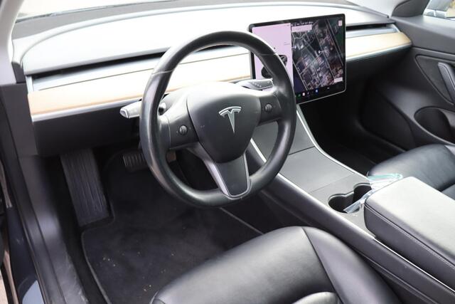 Tesla Model 3 Long Range AWD 75 kWh Lederen interieur, Trekhaak, 360 Camera, Moet nog gereinigd worden.