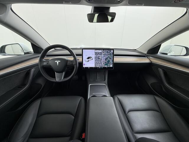 Tesla Model 3 Long Range AWD 75kWh FACELIFT Trekhaak Warmtepomp FSD-3 Hardware Stuur+Stoelverwarming AutoPilot Leder Panoramadak Adaptive-Cruise Camera's Elektr.-Stuur+Stoelen+Spiegels+Geheugen+Easy-Entry Park assistent Pdc WIFI Lane-Assist SOH 90% Lmv Navi LED DAB Voo