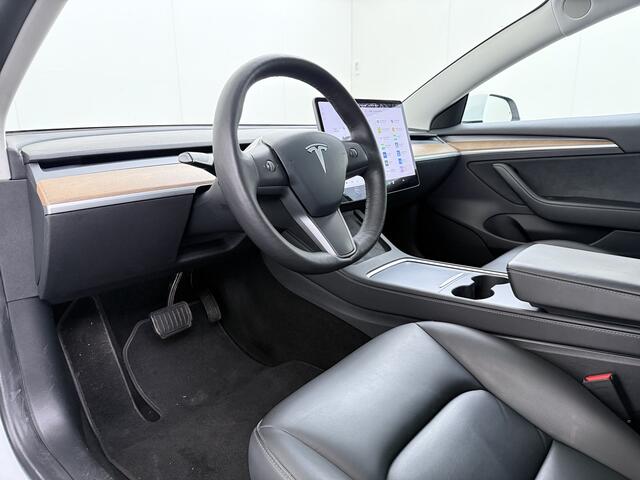 Tesla Model 3 Long Range AWD 75kWh FACELIFT Trekhaak Warmtepomp FSD-3 Hardware Stuur+Stoelverwarming AutoPilot Leder Panoramadak Adaptive-Cruise Camera's Elektr.-Stuur+Stoelen+Spiegels+Geheugen+Easy-Entry Park assistent Pdc WIFI Lane-Assist SOH 90% Lmv Navi LED DAB Voo