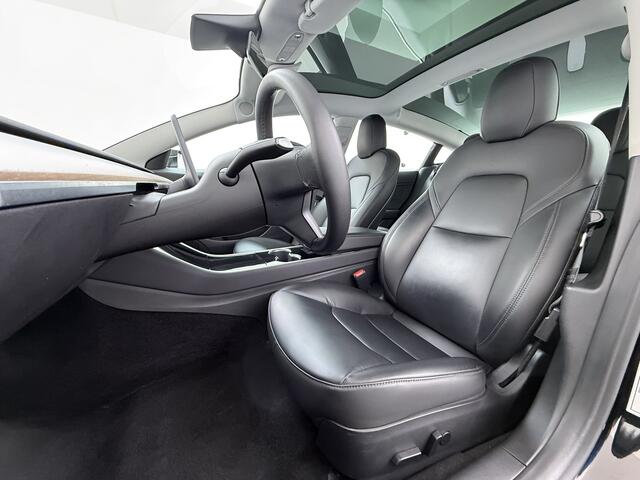 Tesla Model 3 Standard RWD Plus 60 kWh Trekhaak LFP ACCU dus 100% laden AutoPilot Leer Pano-Dak Adaptive-Cruise Camera's Elektr.-Stuur+Stoelen+Spiegels+Geheugen+Easy-Entry+Verwarmde stoelen Park assistent Pdc WIFI Lane-Assist Speed-Assist Navi LED DAB Voorverwarmen Key