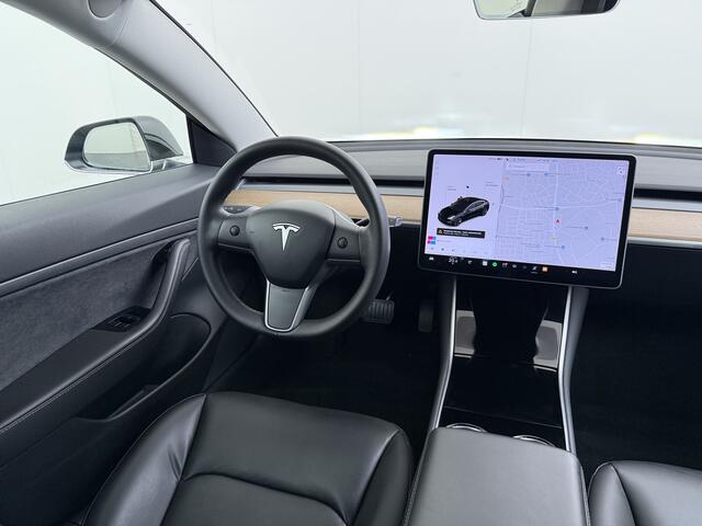 Tesla Model 3 Standard RWD Plus 60 kWh Trekhaak LFP ACCU dus 100% laden AutoPilot Leer Pano-Dak Adaptive-Cruise Camera's Elektr.-Stuur+Stoelen+Spiegels+Geheugen+Easy-Entry+Verwarmde stoelen Park assistent Pdc WIFI Lane-Assist Speed-Assist Navi LED DAB Voorverwarmen Key