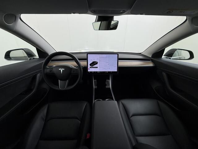 Tesla Model 3 Standard RWD Plus 60 kWh Trekhaak LFP ACCU dus 100% laden AutoPilot Leer Pano-Dak Adaptive-Cruise Camera's Elektr.-Stuur+Stoelen+Spiegels+Geheugen+Easy-Entry+Verwarmde stoelen Park assistent Pdc WIFI Lane-Assist Speed-Assist Navi LED DAB Voorverwarmen Key