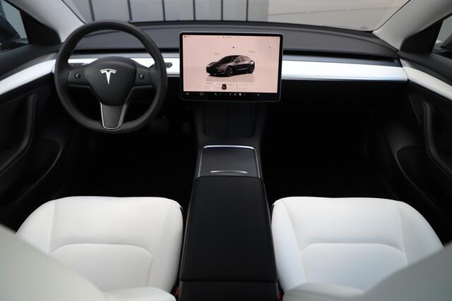 Tesla Model 3 RWD Plus 60 kWh | 283PK | Panoramadak | Stoel/Stuurverw. | Autopilot | Led | Standkachel | 2022.