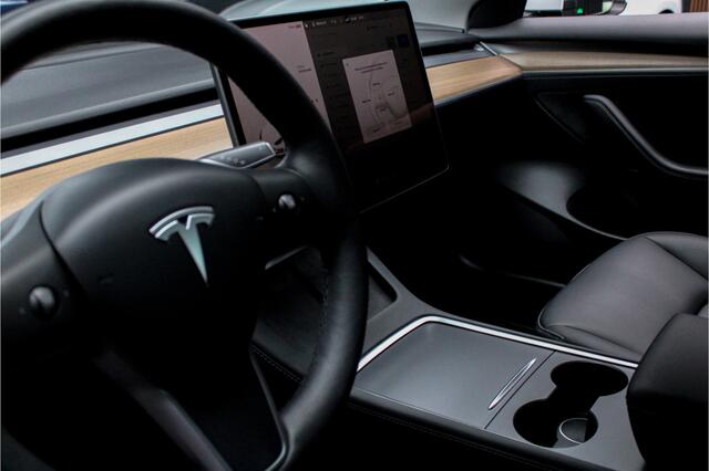 Tesla Model 3 RWD ACC Autopilot Stuurverwarm. PDC Leer Navi Panoramadak 360° Elektr. achterklep Stoelverwarming voor & achter Climate voor & achter LM velgen