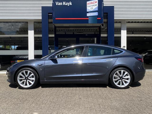 Tesla Model 3 Long Range AWD 75 kWh / NL-Auto / 81.000 Km / 351 PK / 1e-Eigenaar / Keyless / Vol-Leder / Pano-Dak / Auto-Pilot / Adaptieve Cruise-Control / Navi / Camera / Stoelverwarming / ELKTR-Pakket / Afneembare Trekhaak / PDC / 19'' LMV / ENZ.