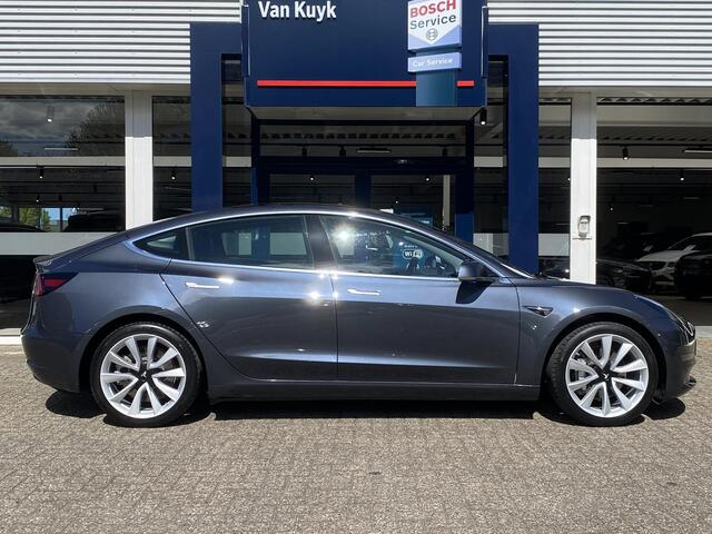 Tesla Model 3 Long Range AWD 75 kWh / NL-Auto / 81.000 Km / 351 PK / 1e-Eigenaar / Keyless / Vol-Leder / Pano-Dak / Auto-Pilot / Adaptieve Cruise-Control / Navi / Camera / Stoelverwarming / ELKTR-Pakket / Afneembare Trekhaak / PDC / 19'' LMV / ENZ.