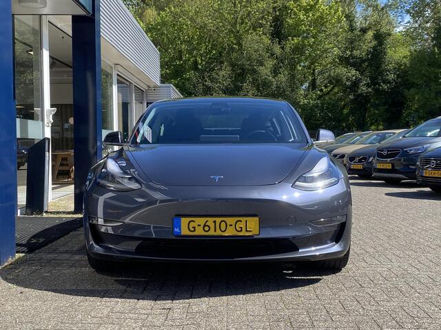 Tesla Model 3 Long Range AWD 75 kWh / NL-Auto / 81.000 Km / 351 PK / 1e-Eigenaar / Keyless / Vol-Leder / Pano-Dak / Auto-Pilot / Adaptieve Cruise-Control / Navi / Camera / Stoelverwarming / ELKTR-Pakket / Afneembare Trekhaak / PDC / 19'' LMV / ENZ.