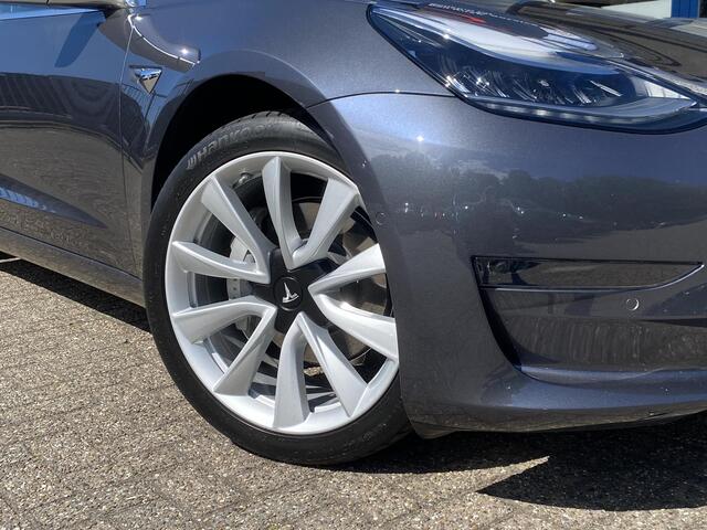 Tesla Model 3 Long Range AWD 75 kWh / NL-Auto / 81.000 Km / 351 PK / 1e-Eigenaar / Keyless / Vol-Leder / Pano-Dak / Auto-Pilot / Adaptieve Cruise-Control / Navi / Camera / Stoelverwarming / ELKTR-Pakket / Afneembare Trekhaak / PDC / 19'' LMV / ENZ.