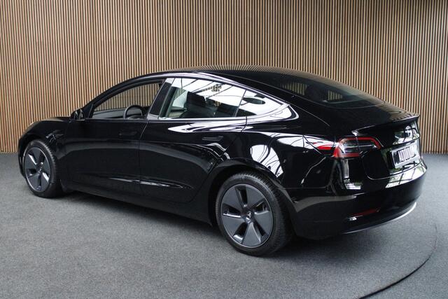 Tesla Model 3 RWD 60 kWh Full Self Driving 3 - Warmtepomp - Leder - Pano - 856km!!